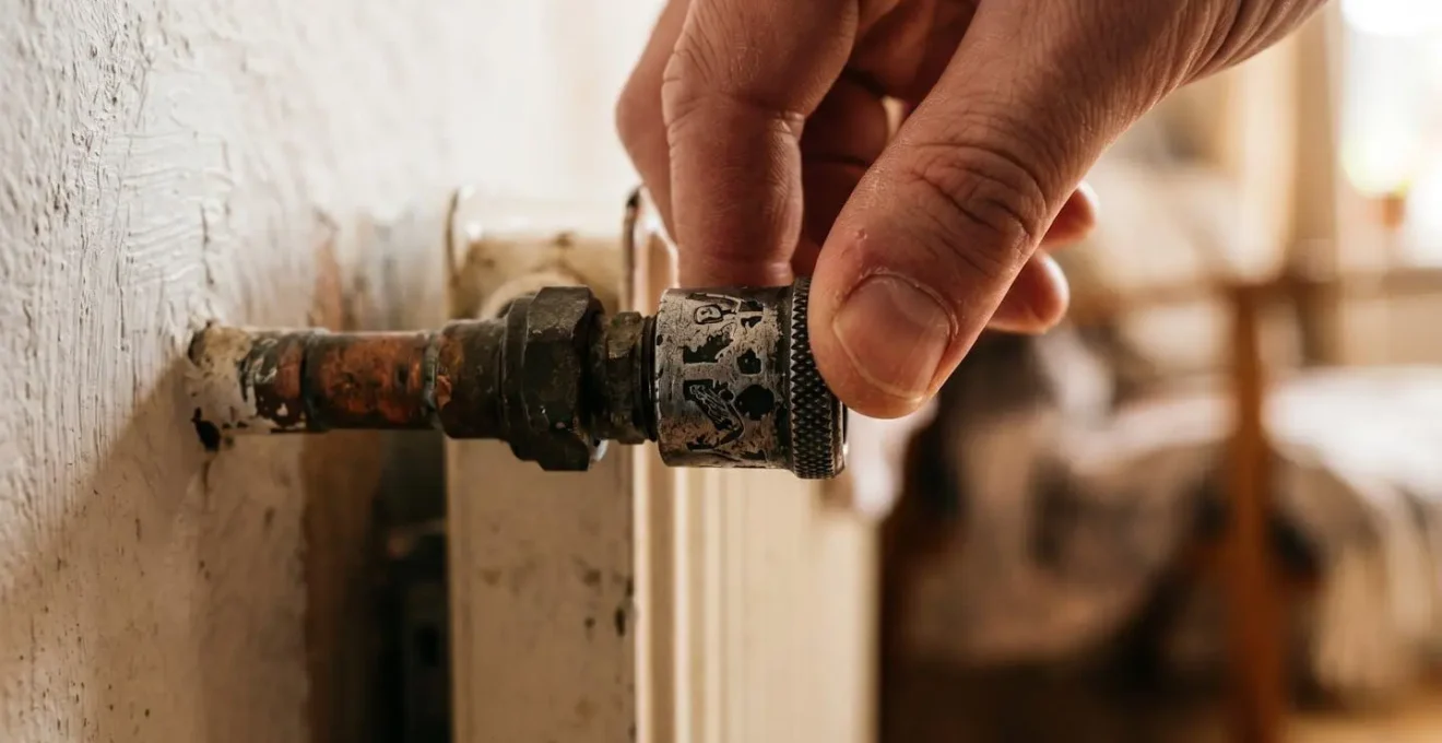 Détail de gestes du quotidien pour économiser l'énergie à la maison